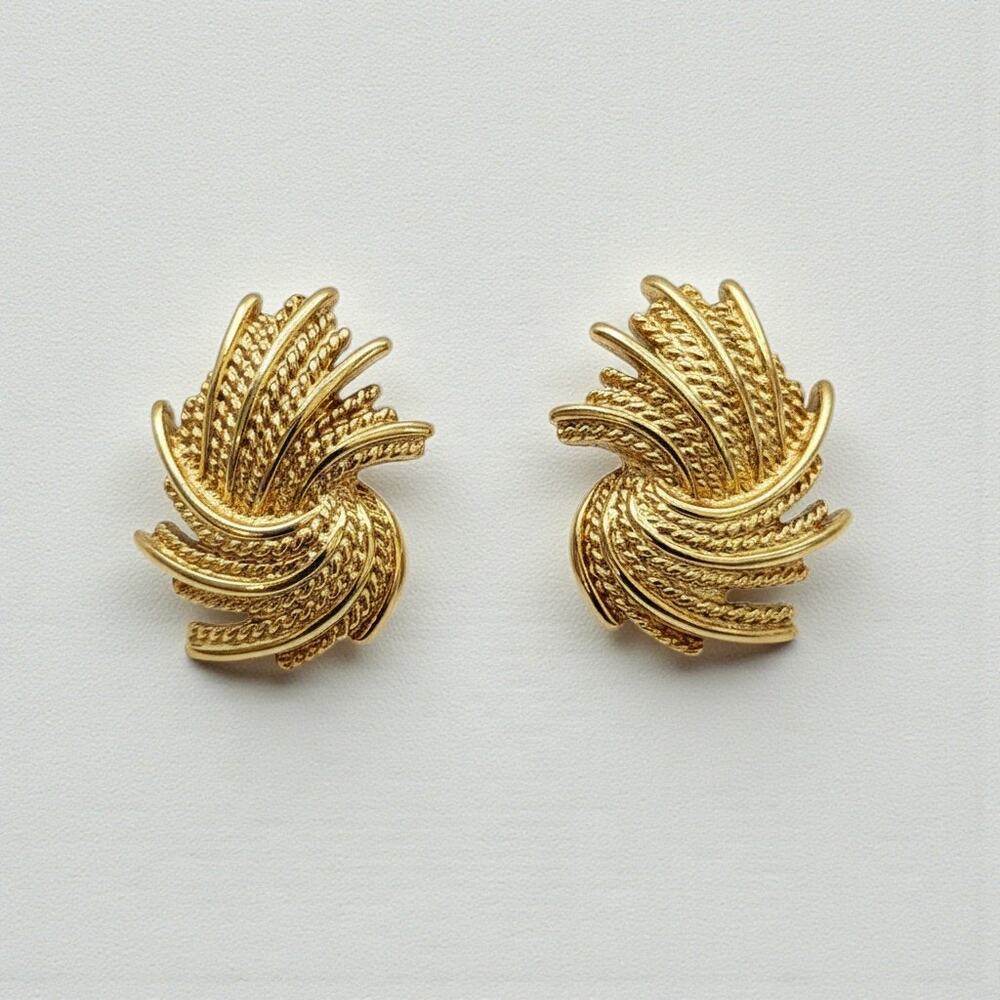 Vintage MONET Mirador Gold Tone Clip-On Earrings